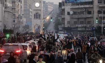 انطلاق محاكمة نتنياهو تحت الأرض الأسبوع القادم .. ووقف إطلاق النار صامد في لبنان على التوقيت الإسرائيلي .. تركيا تنقلب على اتفاق «وقف التصعيد»  .. والجماعات المسلحة تجتاح شمال سوريا وتواصل الزحف جنوباً